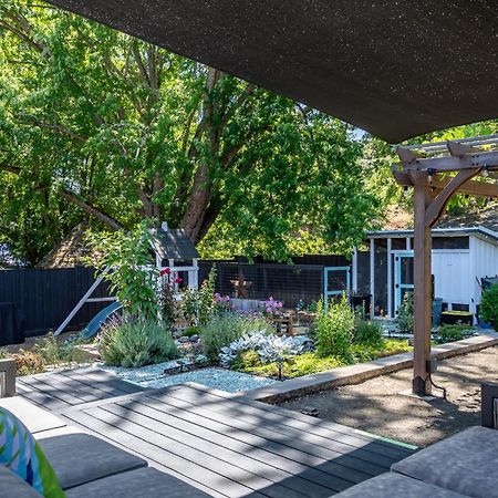Chic Rv Retreat, Stunning Yard In Roseburg Hotel Buitenkant foto