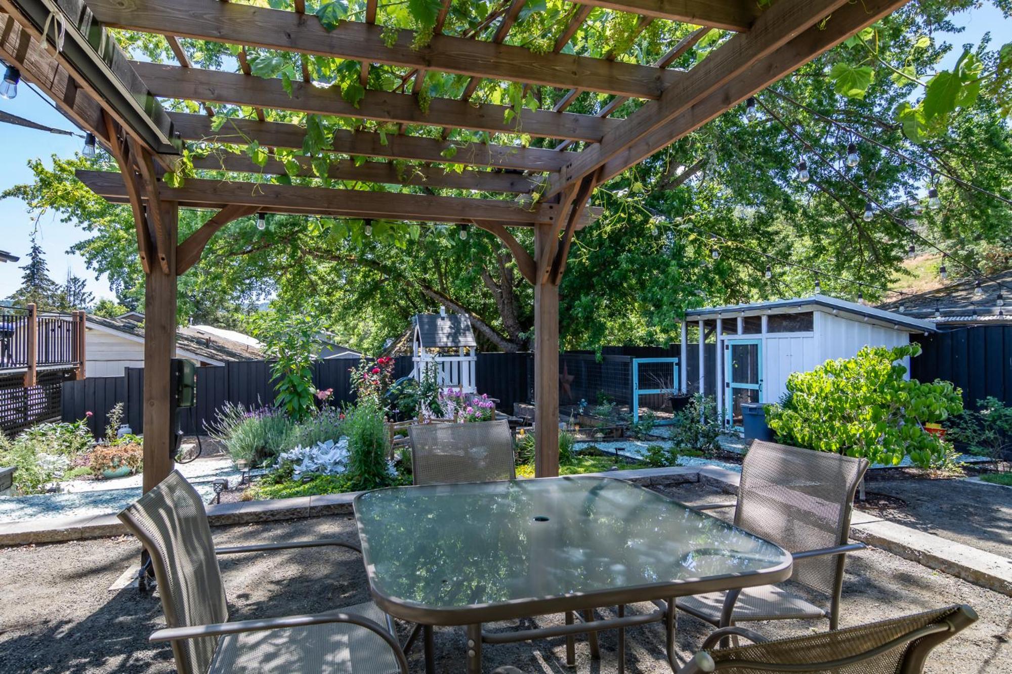 Chic Rv Retreat, Stunning Yard In Roseburg Hotel Buitenkant foto