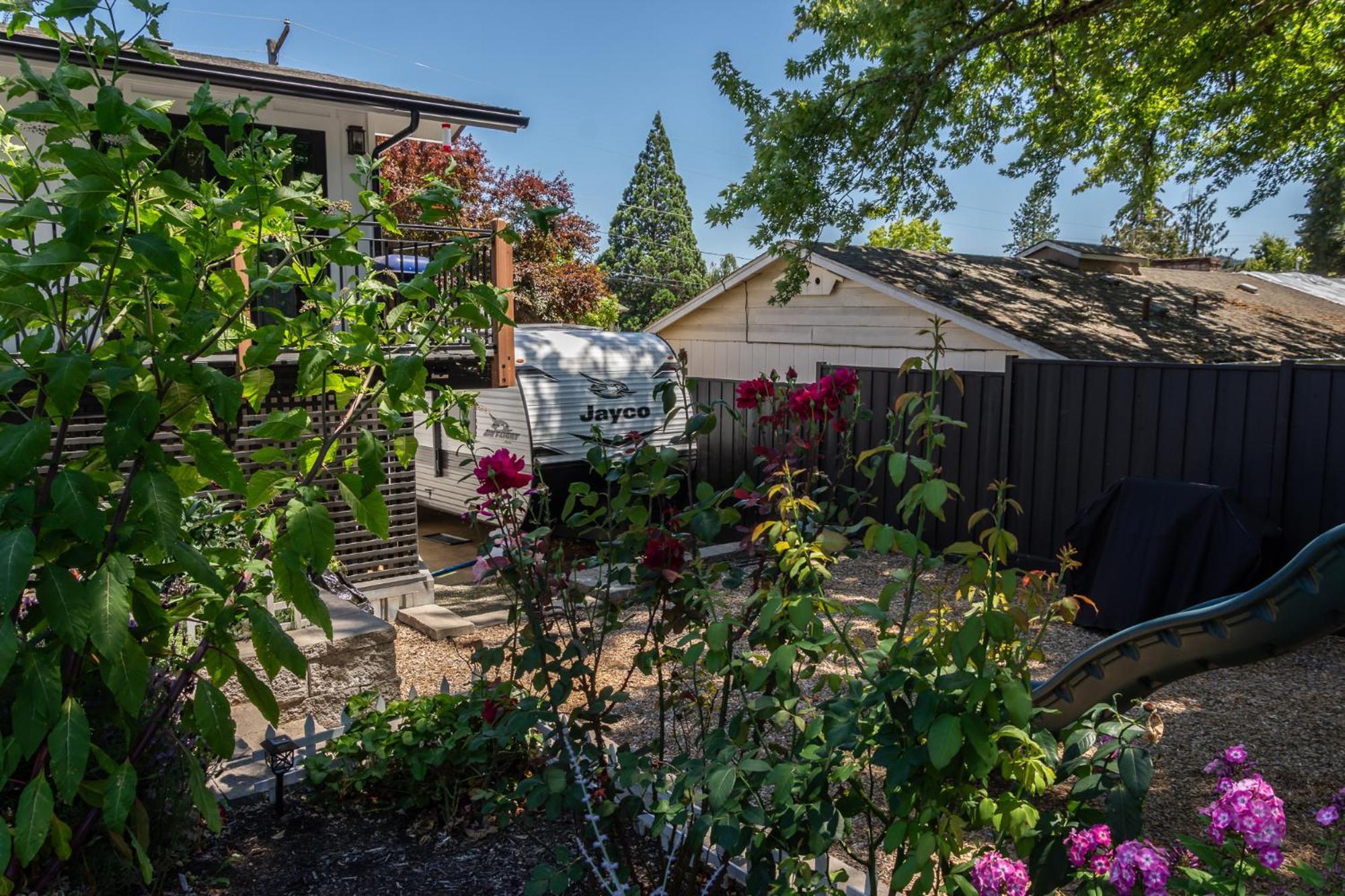 Chic Rv Retreat, Stunning Yard In Roseburg Hotel Buitenkant foto