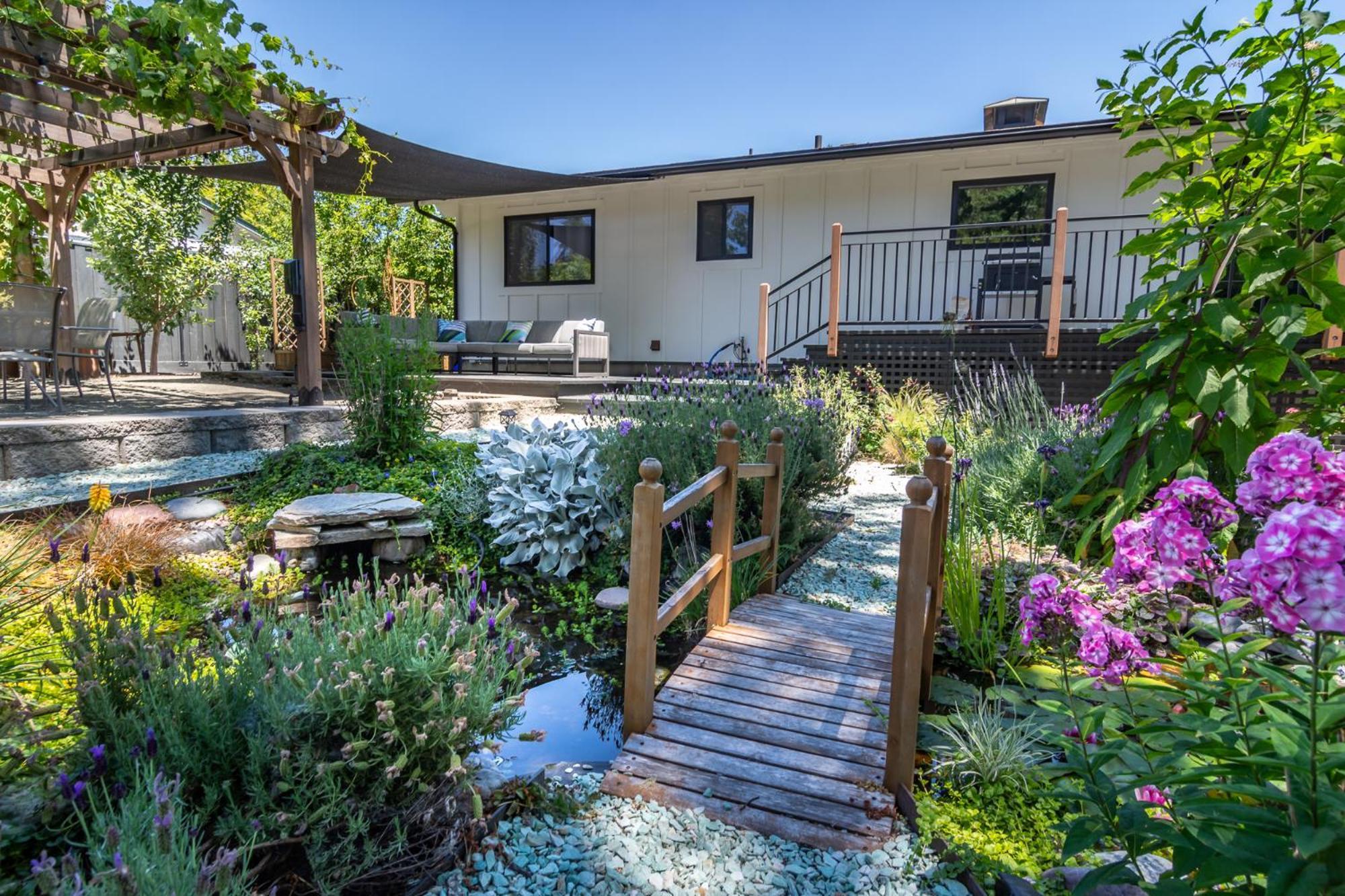 Chic Rv Retreat, Stunning Yard In Roseburg Hotel Buitenkant foto