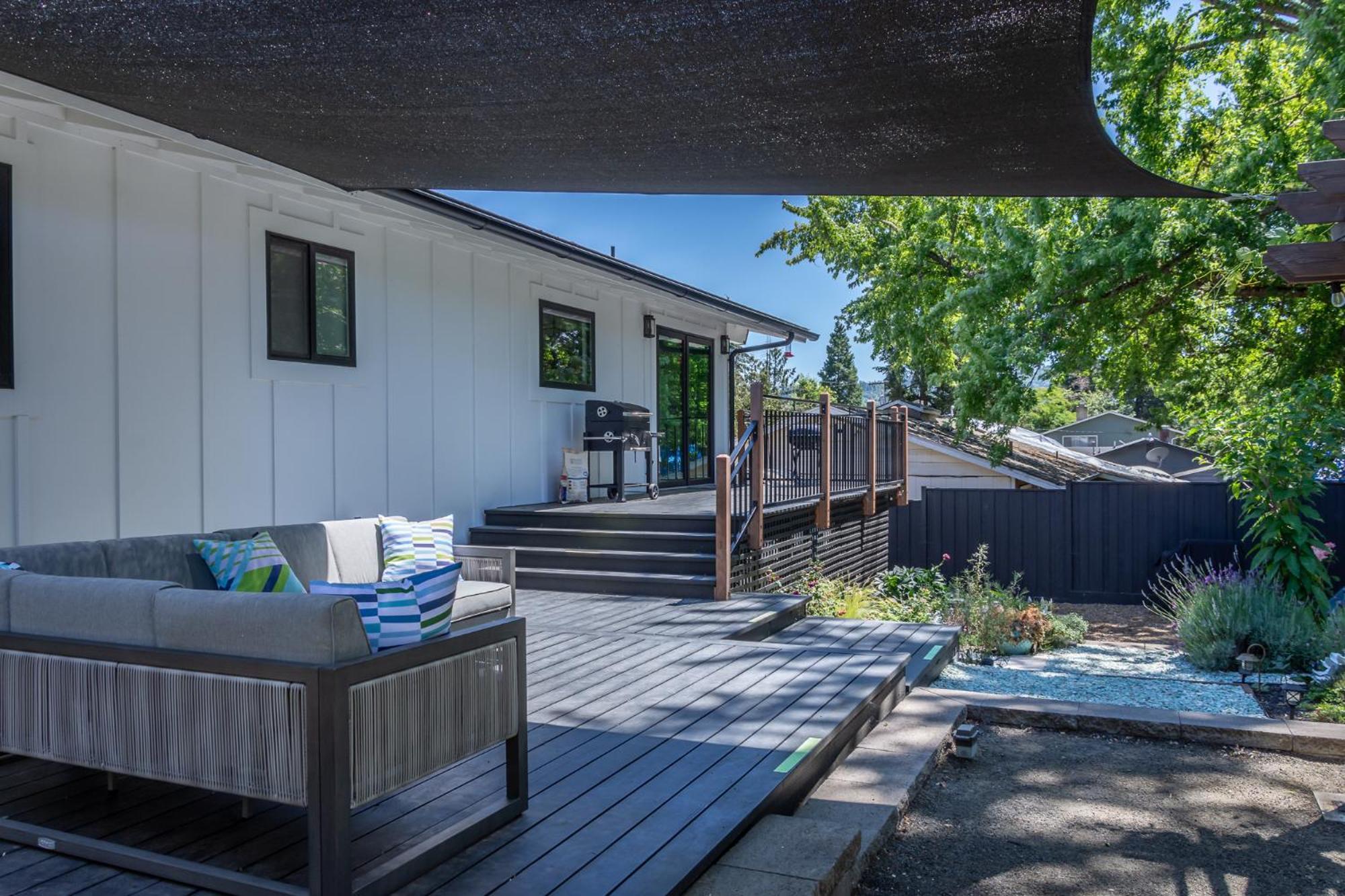 Chic Rv Retreat, Stunning Yard In Roseburg Hotel Buitenkant foto