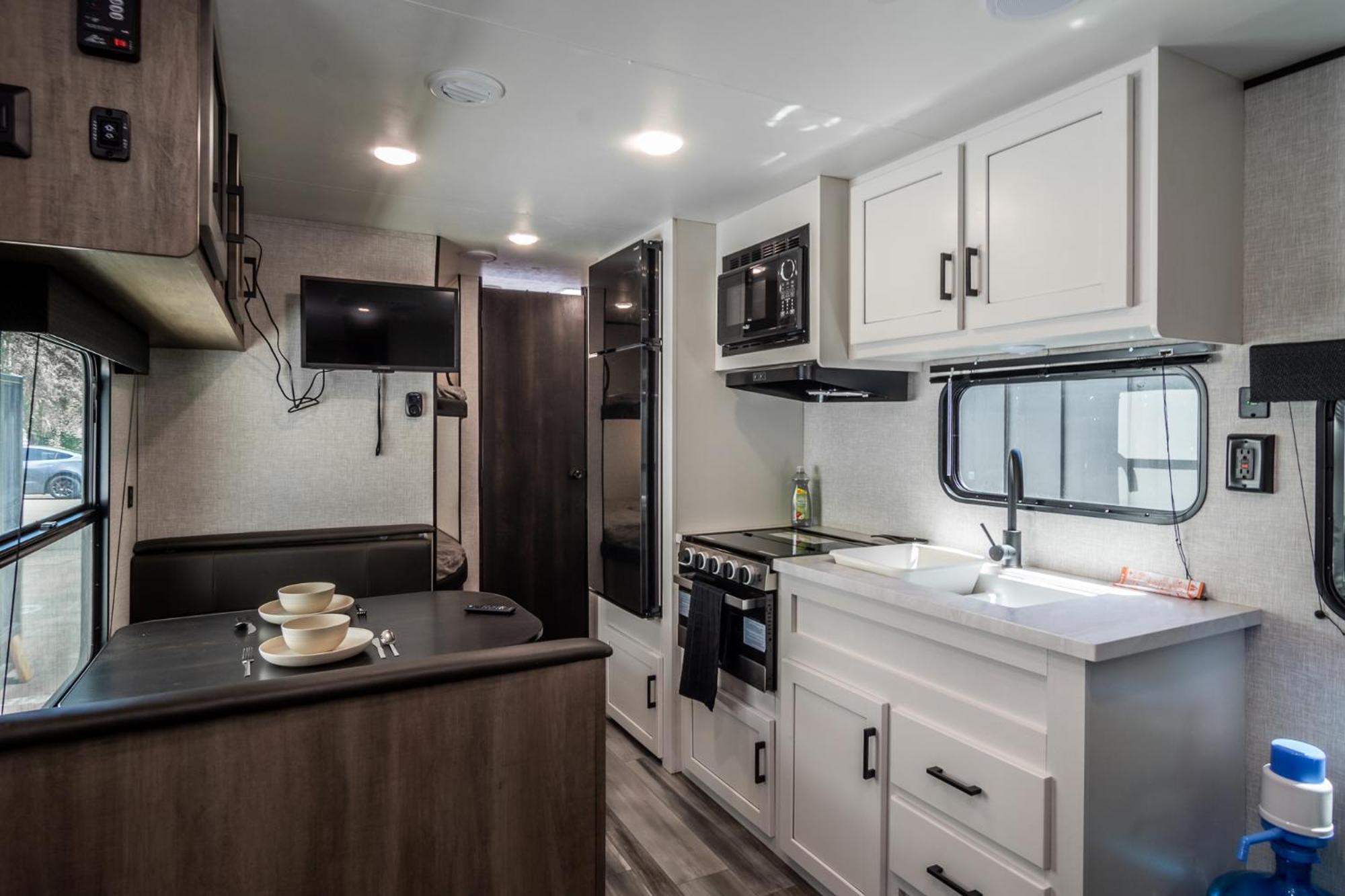 Chic Rv Retreat, Stunning Yard In Roseburg Hotel Buitenkant foto