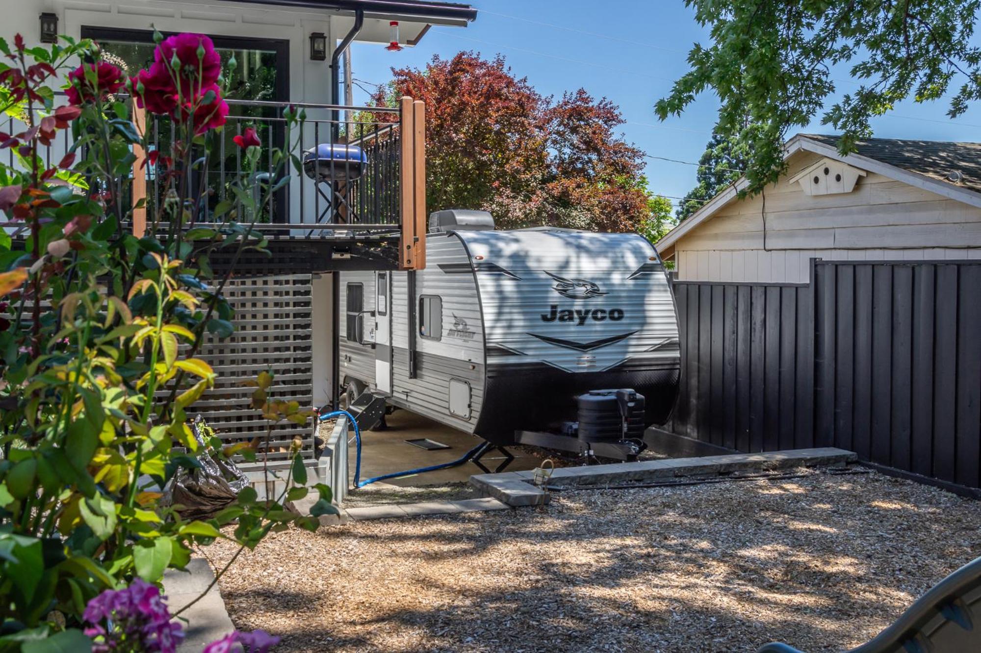 Chic Rv Retreat, Stunning Yard In Roseburg Hotel Buitenkant foto
