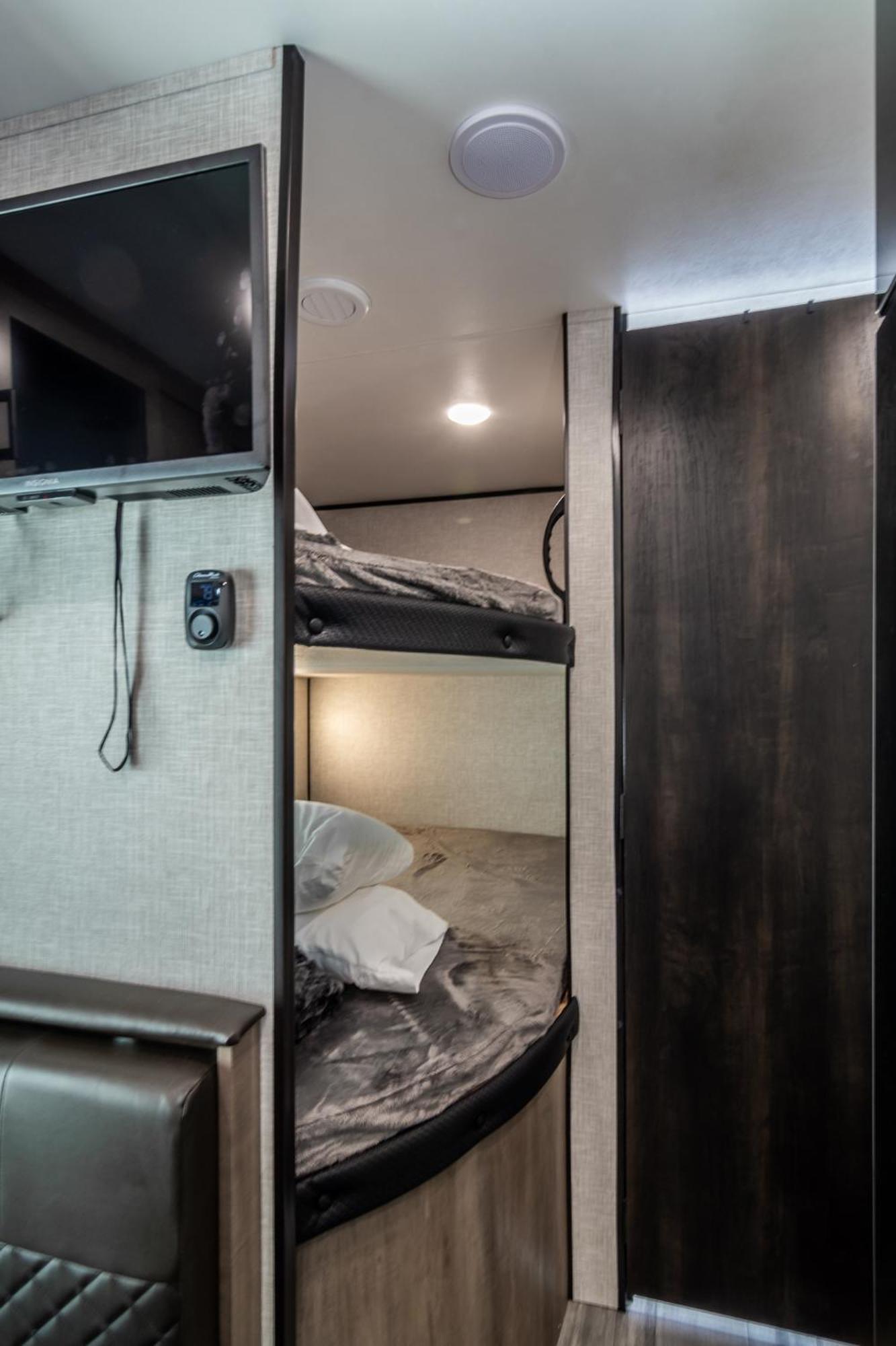 Chic Rv Retreat, Stunning Yard In Roseburg Hotel Buitenkant foto