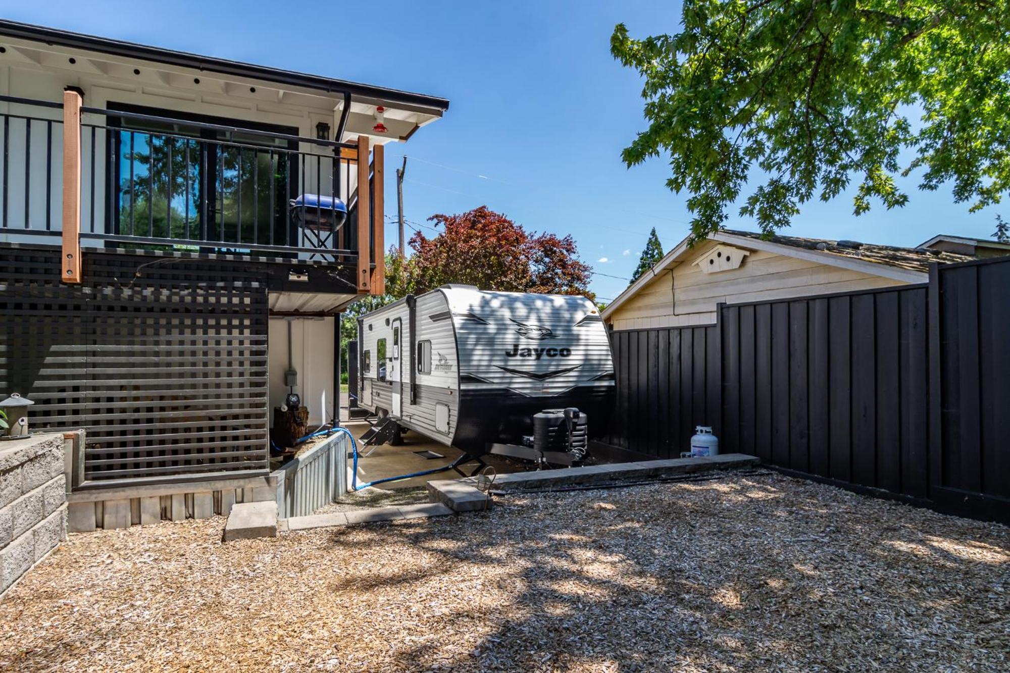 Chic Rv Retreat, Stunning Yard In Roseburg Hotel Buitenkant foto