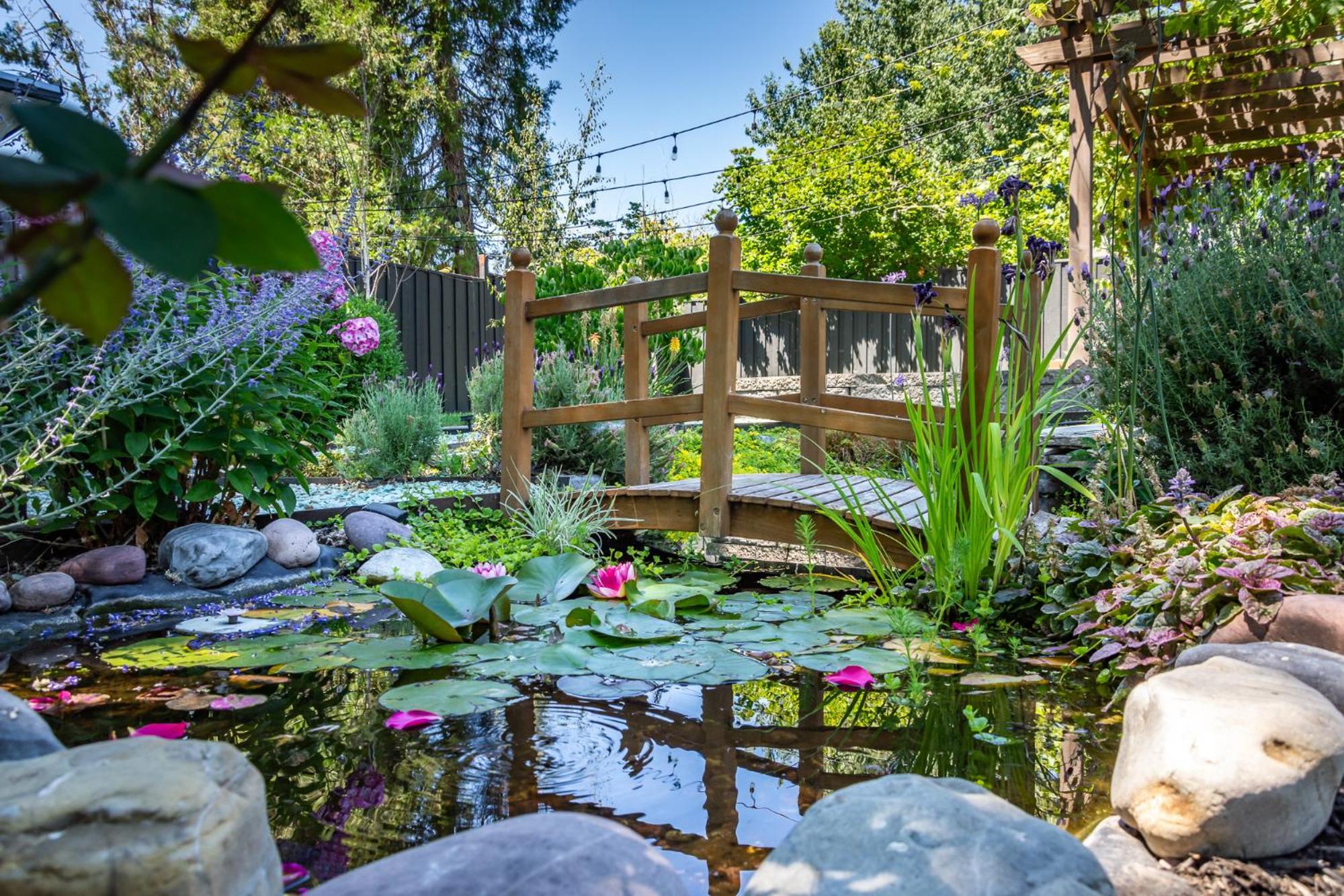 Chic Rv Retreat, Stunning Yard In Roseburg Hotel Buitenkant foto