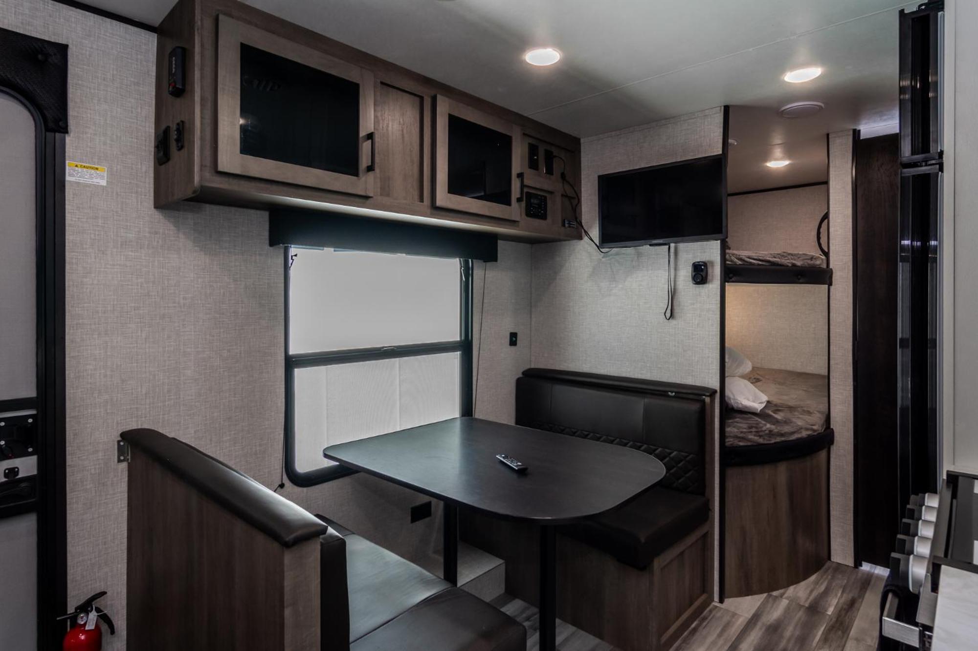Chic Rv Retreat, Stunning Yard In Roseburg Hotel Buitenkant foto