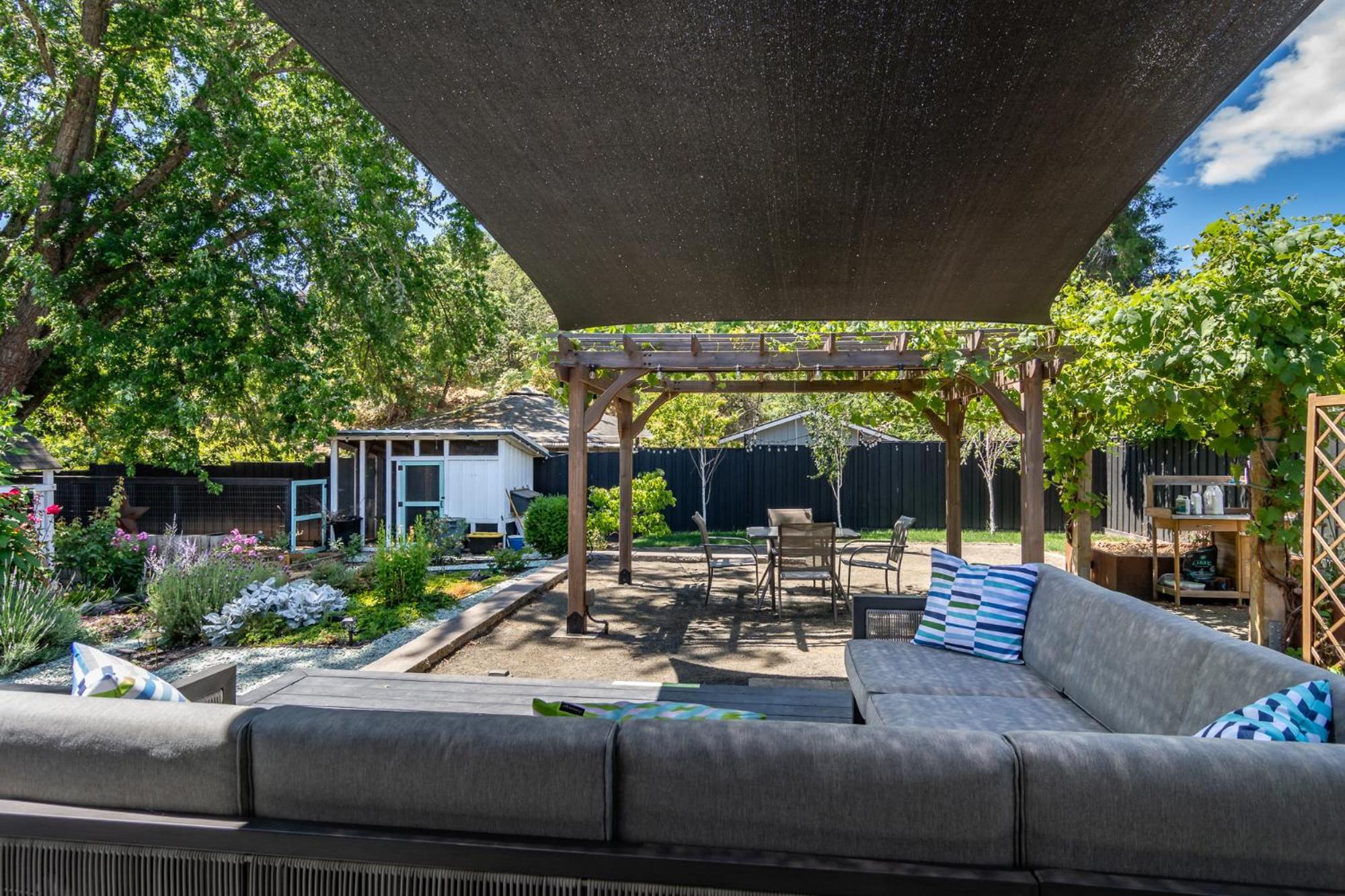 Chic Rv Retreat, Stunning Yard In Roseburg Hotel Buitenkant foto