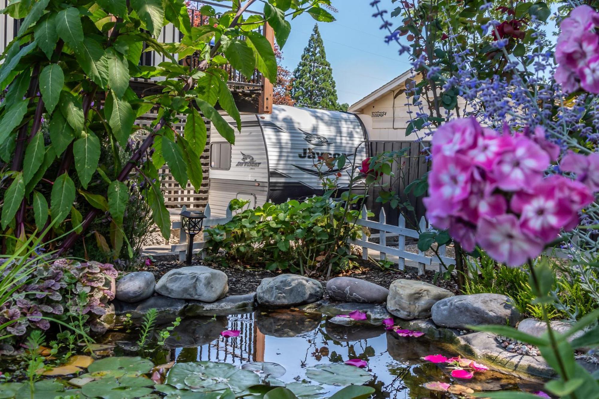 Chic Rv Retreat, Stunning Yard In Roseburg Hotel Buitenkant foto