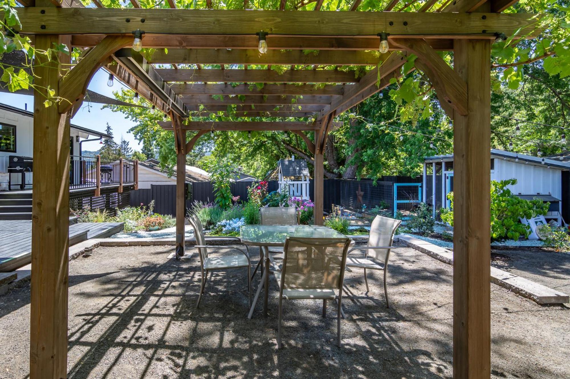 Chic Rv Retreat, Stunning Yard In Roseburg Hotel Buitenkant foto